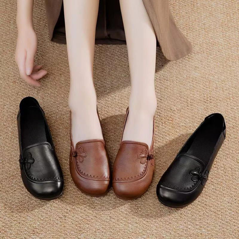 妈妈鞋休闲风粗跟纯色平底舒适复古单鞋软底防滑轻便百搭春秋