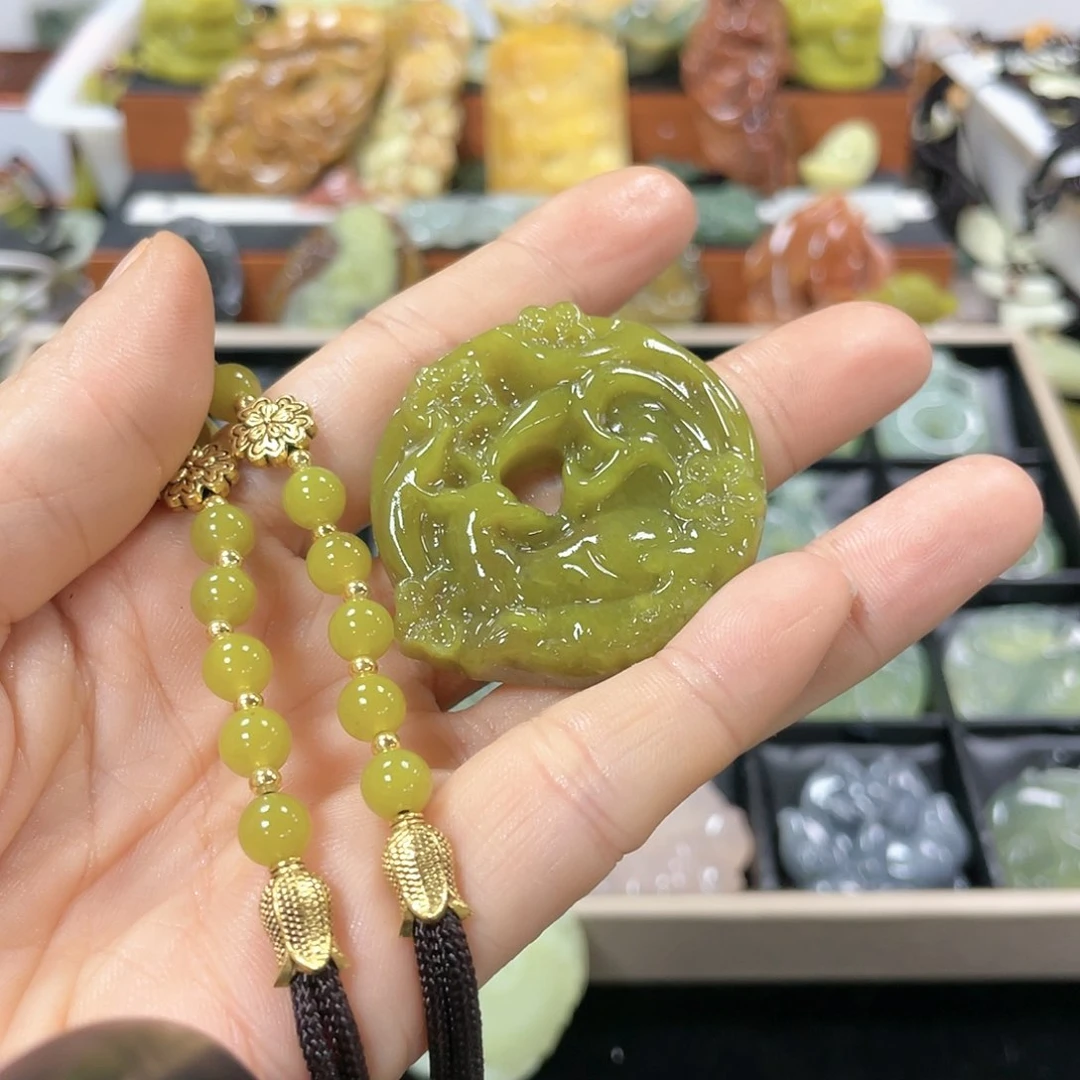 蛇纹石玉颈饰未镶嵌