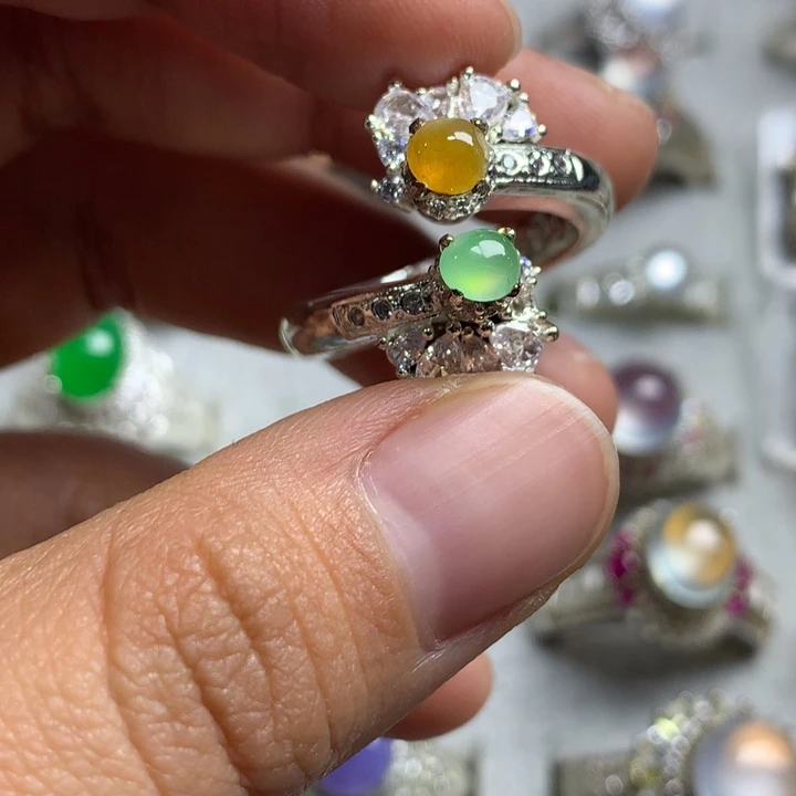 翡翠未镶嵌戒指铜托，卖裸石，需要二次镶嵌