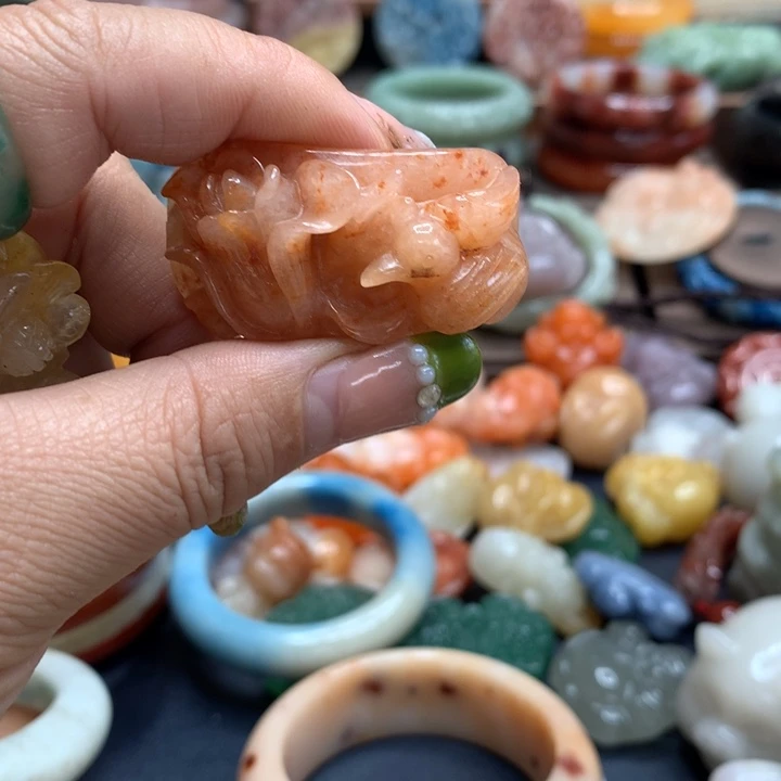 石英质玉（黄龙玉）合金颈饰