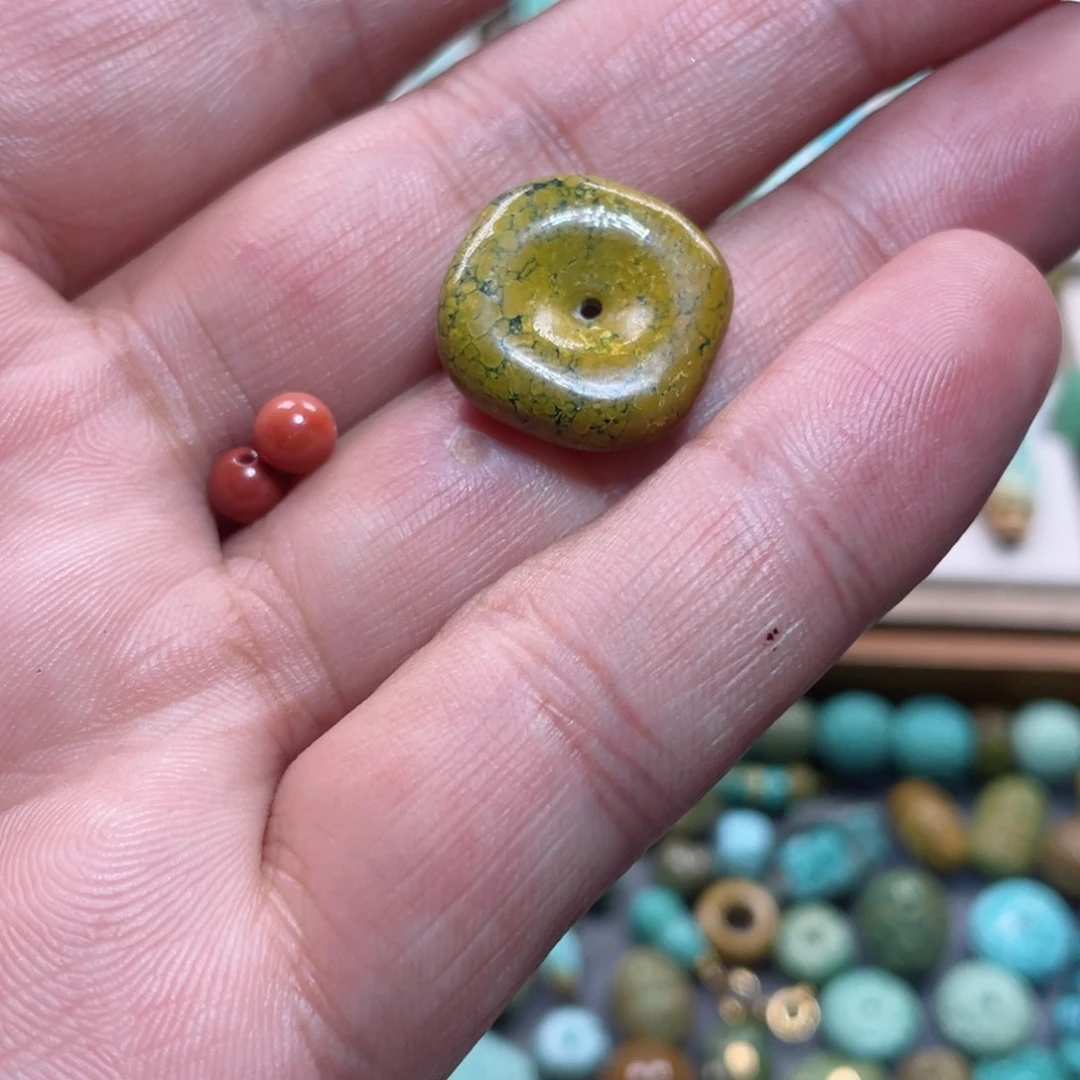 南红玛瑙配饰未镶嵌