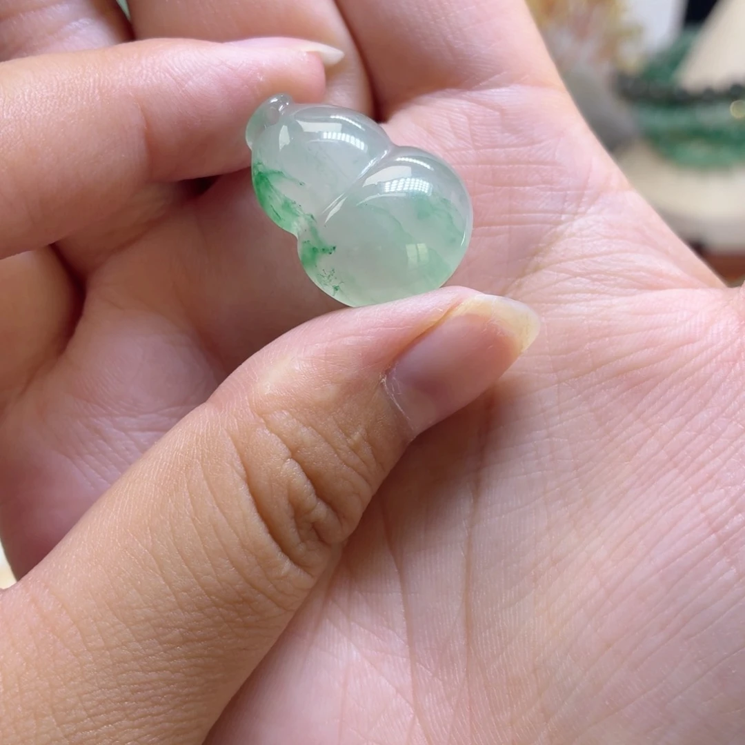 石英质玉（非洲翠）未镶嵌颈饰