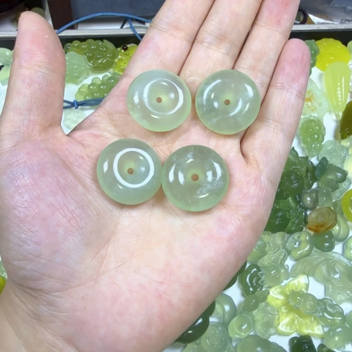 蛇纹石玉未镶嵌颈饰星*.