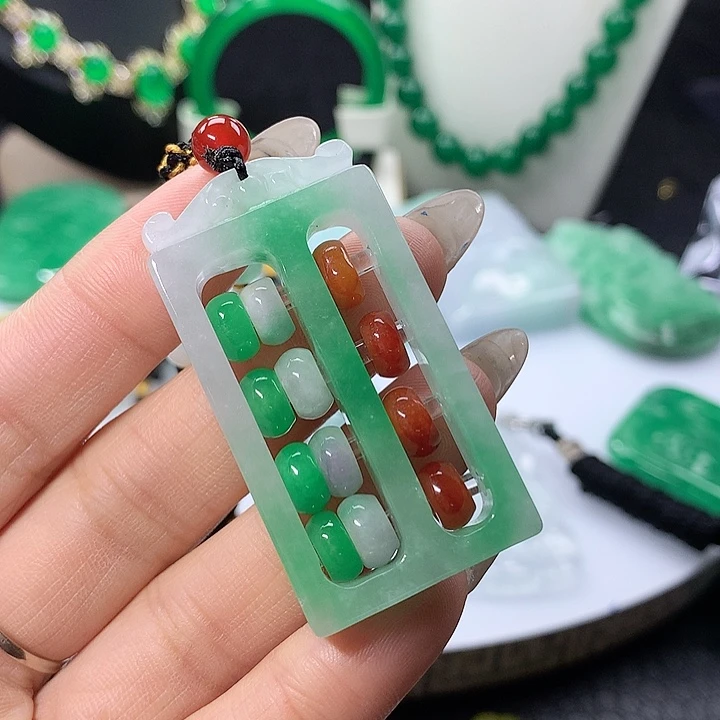 翡翠吊坠(赠链)未镶嵌钱*