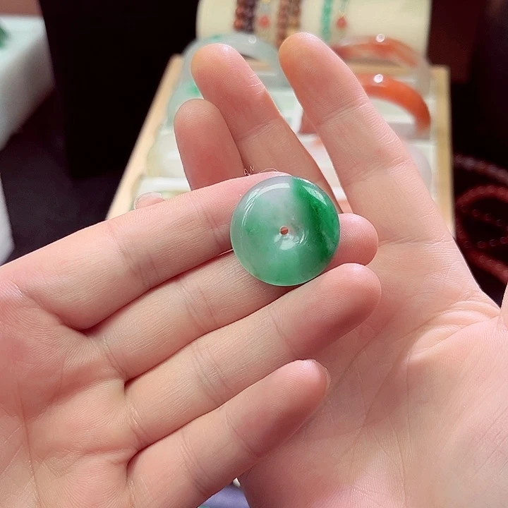 未镶嵌手镯石英质玉