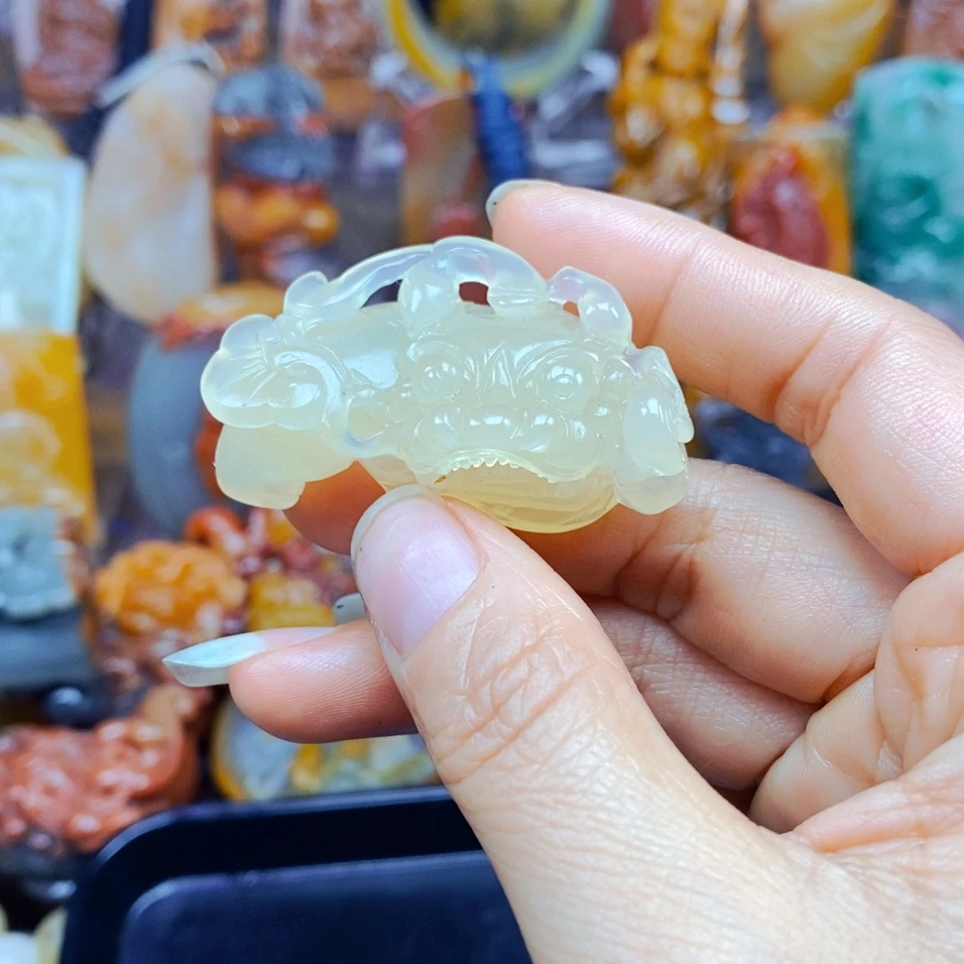 石英质玉（黄龙玉）未镶嵌颈饰