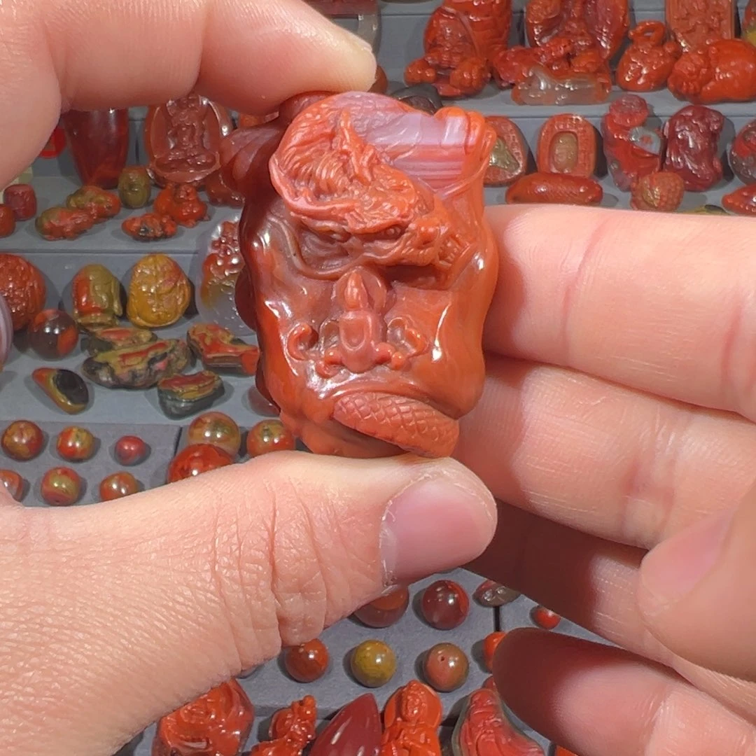 南红玛瑙未镶嵌红白大权在握雕刻件