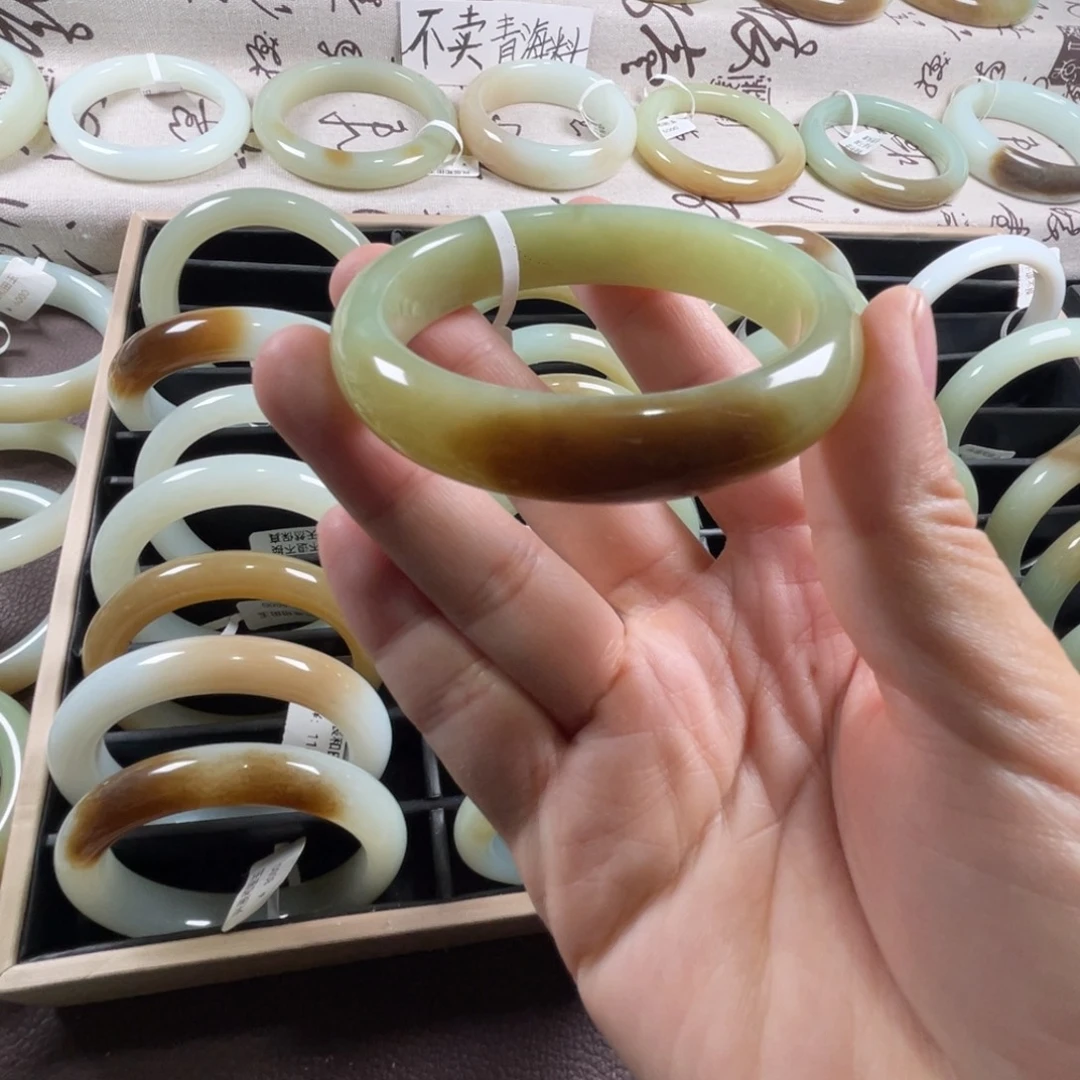 和田玉未镶嵌手镯