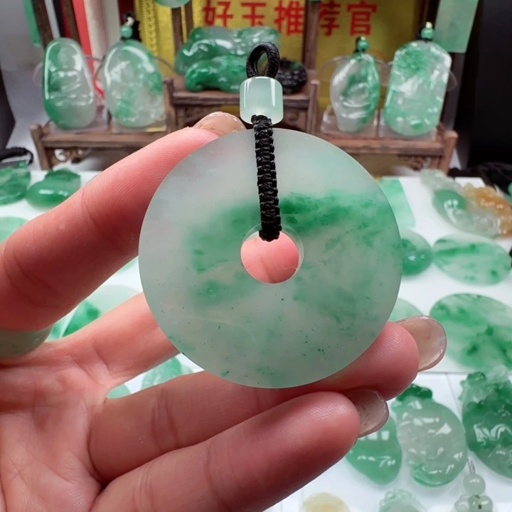 石英质玉未镶嵌颈饰