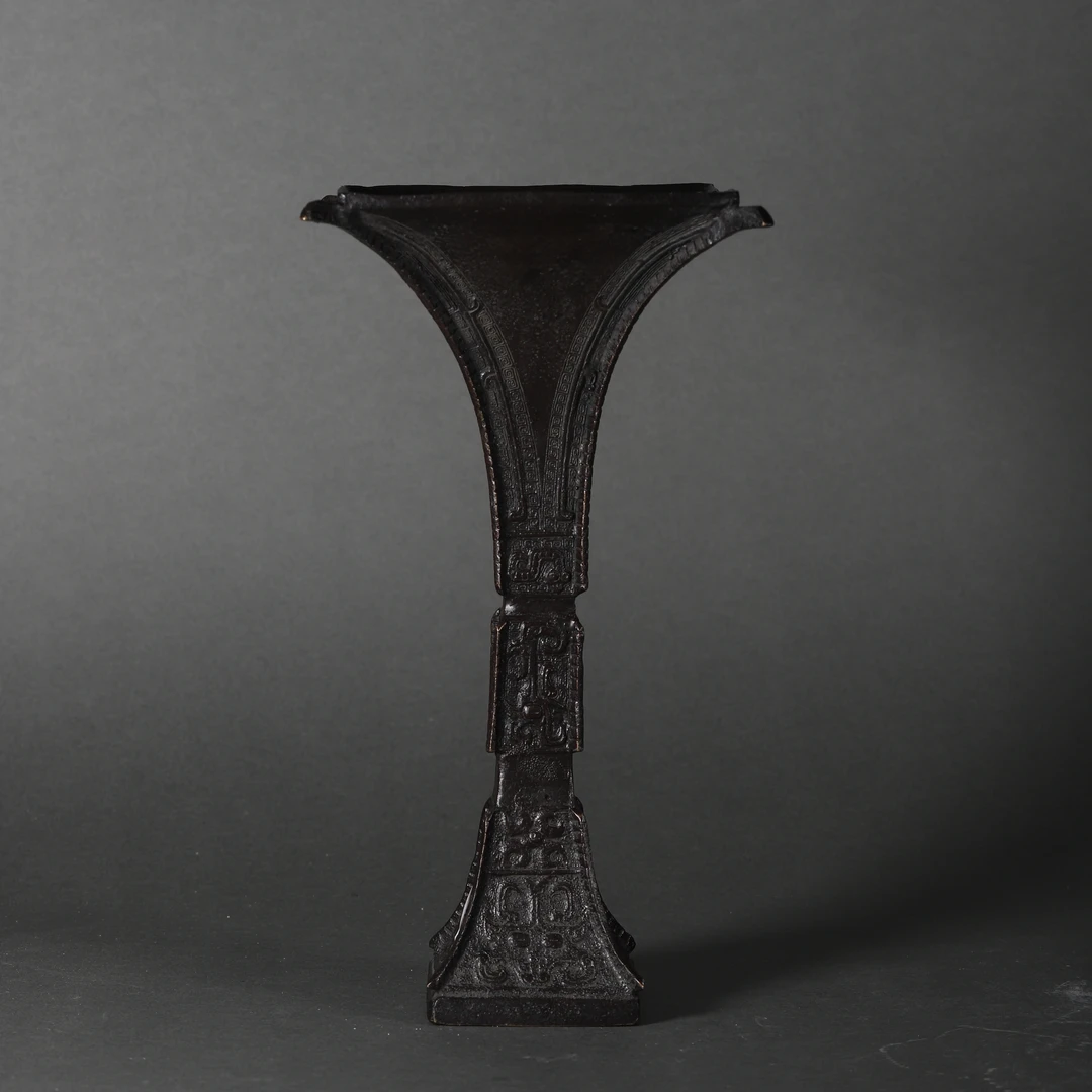 Lot14 清代饕餮蕉叶纹花觚