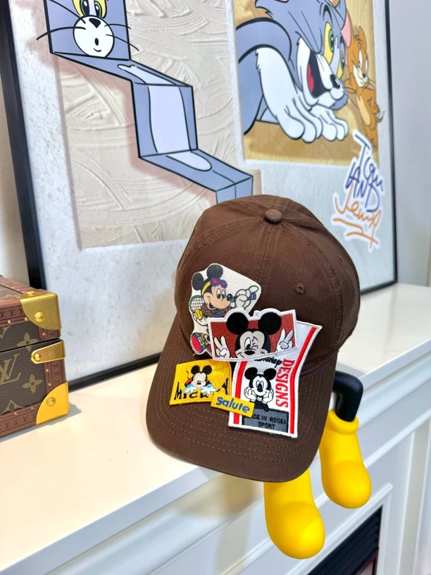 6235棕色米奇贴布拼图帽