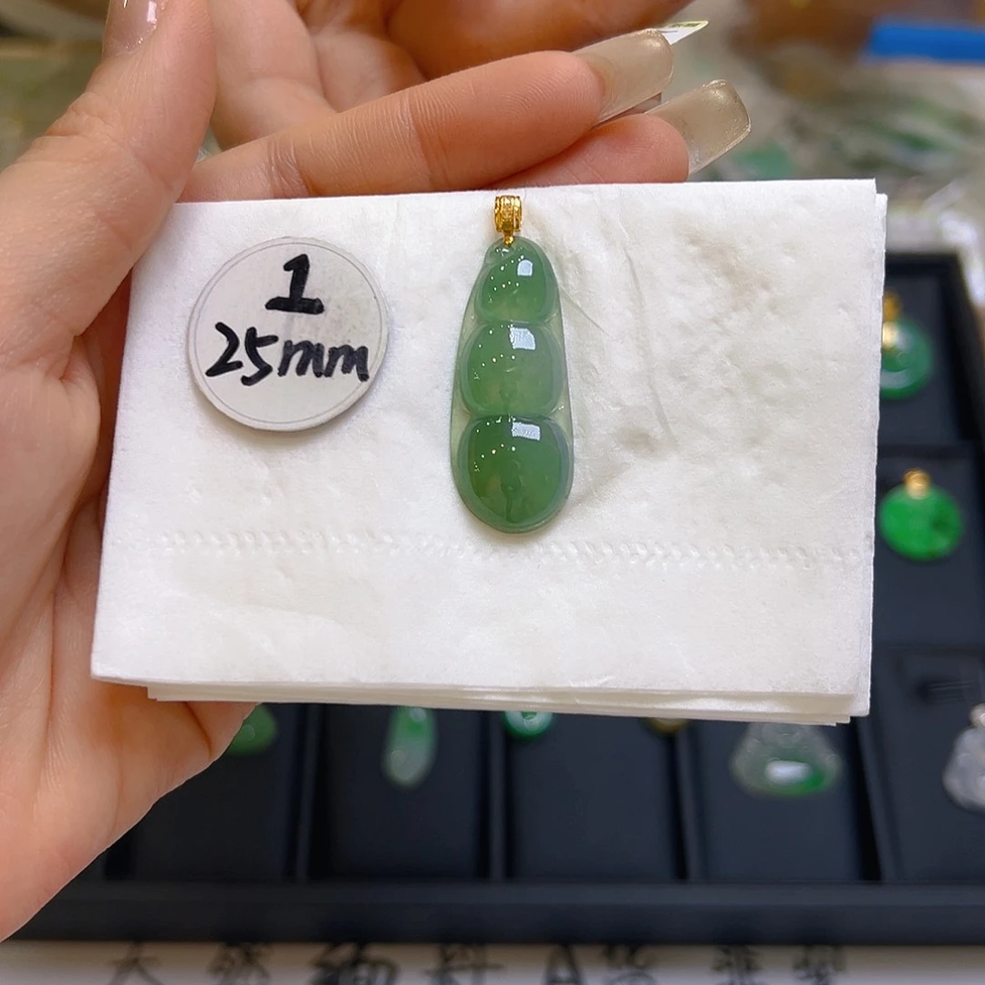 翡翠颈饰18K金镶嵌翡翠