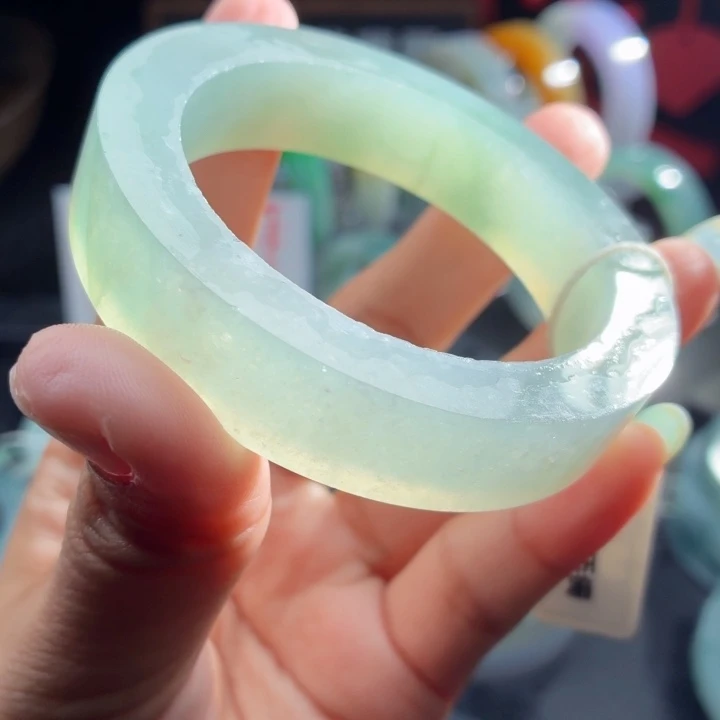 加***孩定制翡翠未镶嵌翡翠手镯
