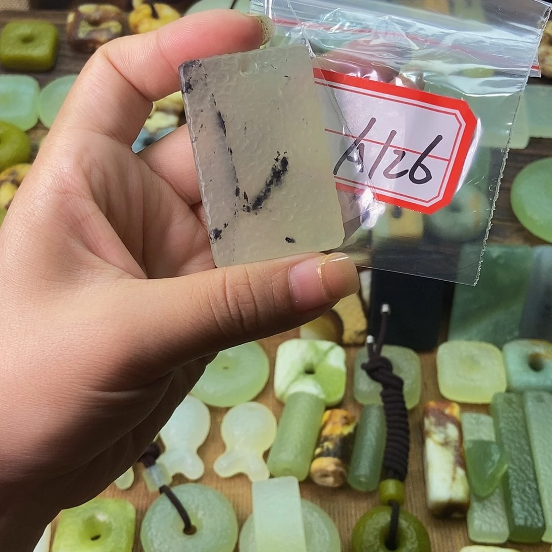 蛇纹石玉未镶嵌颈饰真****.