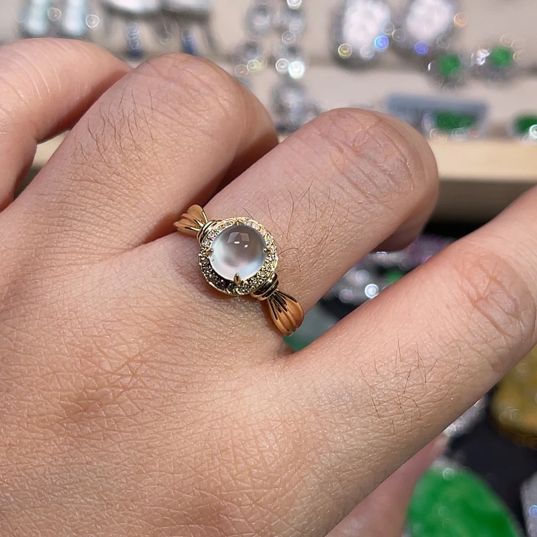 翡翠18K金镶嵌颈饰冰蛋