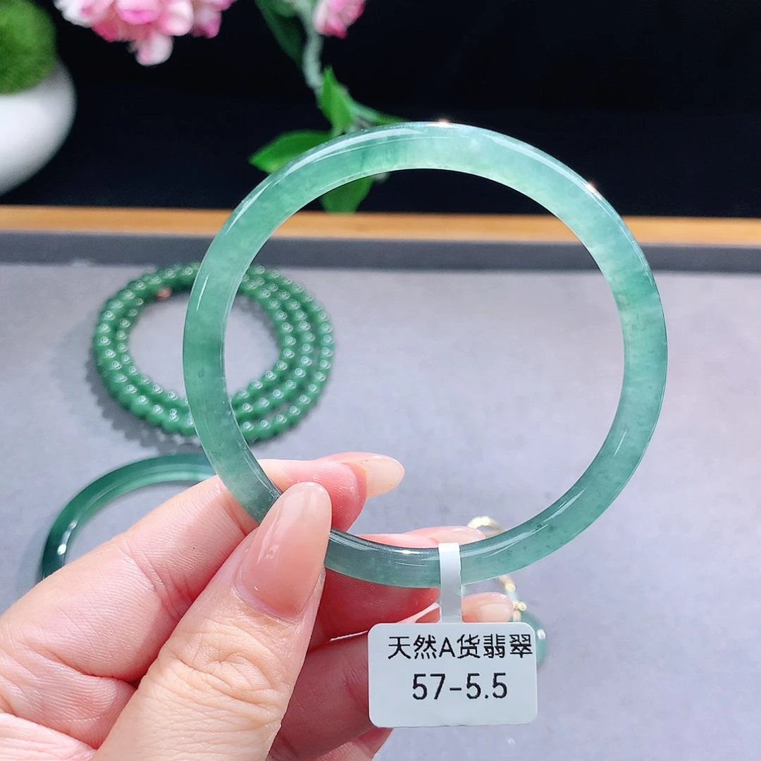 未镶嵌手镯（圆镯）翡翠