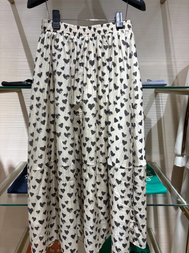 23218。  桃心半裙