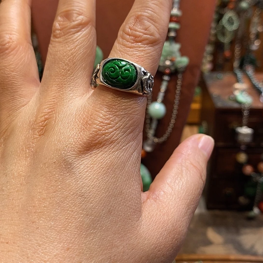 翡翠未镶嵌吊坠(赠链)