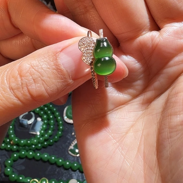 和田玉（碧玉）18K金镶嵌戒指俄碧 绿猫眼