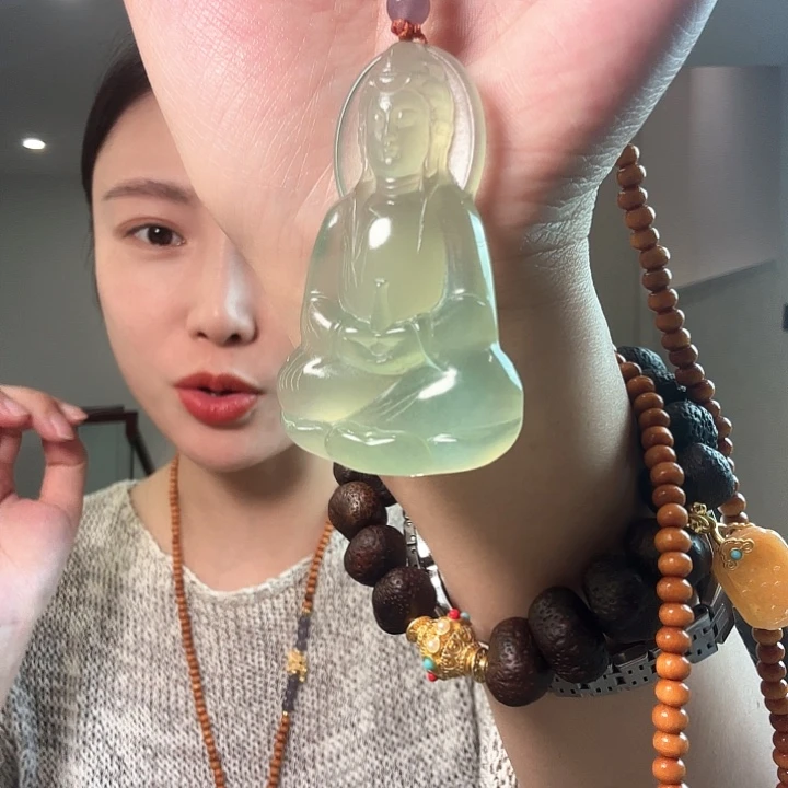 L***i未镶嵌蛇纹石玉颈饰