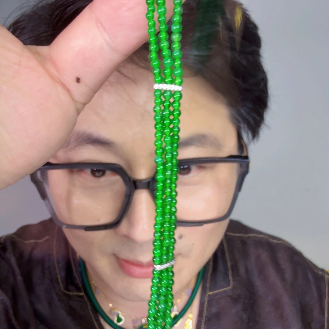 颈饰未镶嵌翡翠一件