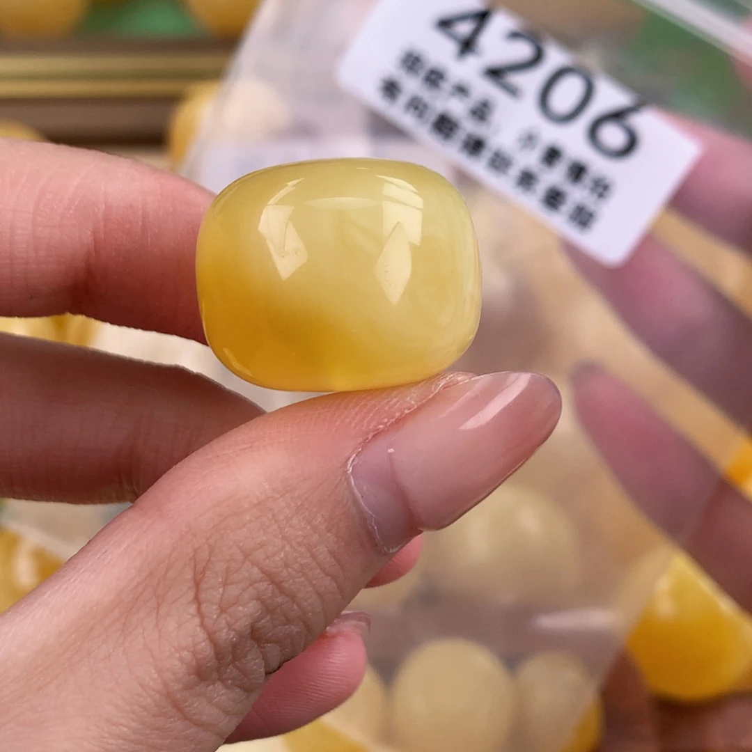 琥珀未镶嵌珠宝奇石22.3一颗粉