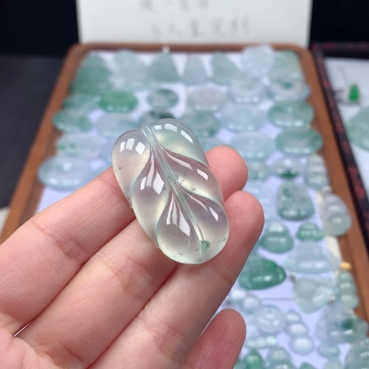 颈饰未镶嵌翡翠高冰飘花大叶子