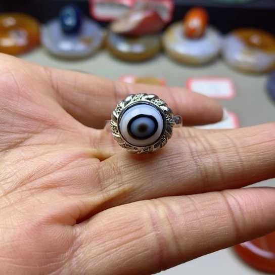 玛瑙/玉髓颈饰未镶嵌千***棱