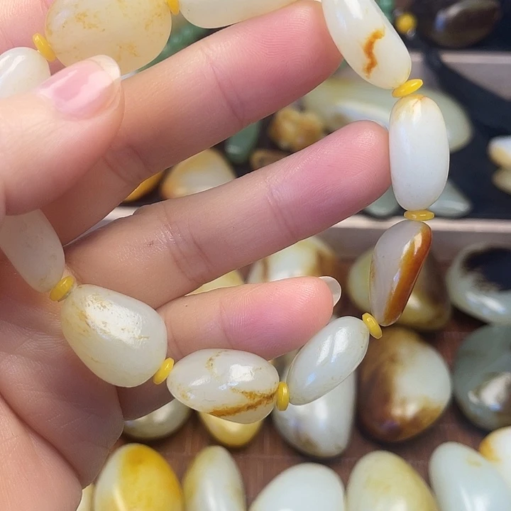 飘***你和田玉未镶嵌颈饰