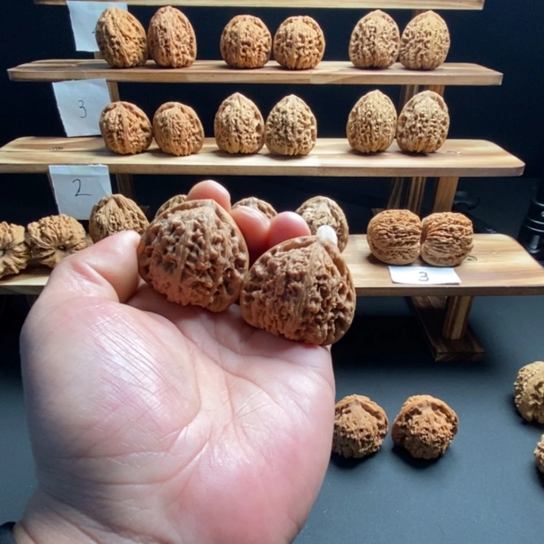 এ***。把件桃核南疆石三角尺寸42