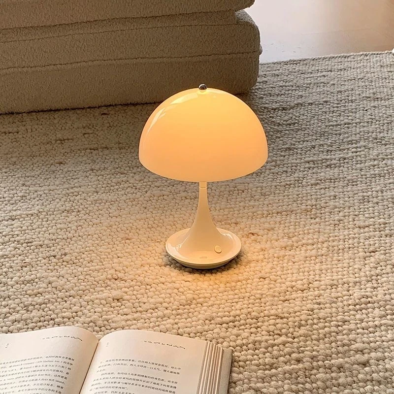 奶油风丹麦复古创意高级感台灯卧室2025床头柜主卧蘑菇氛围小夜灯