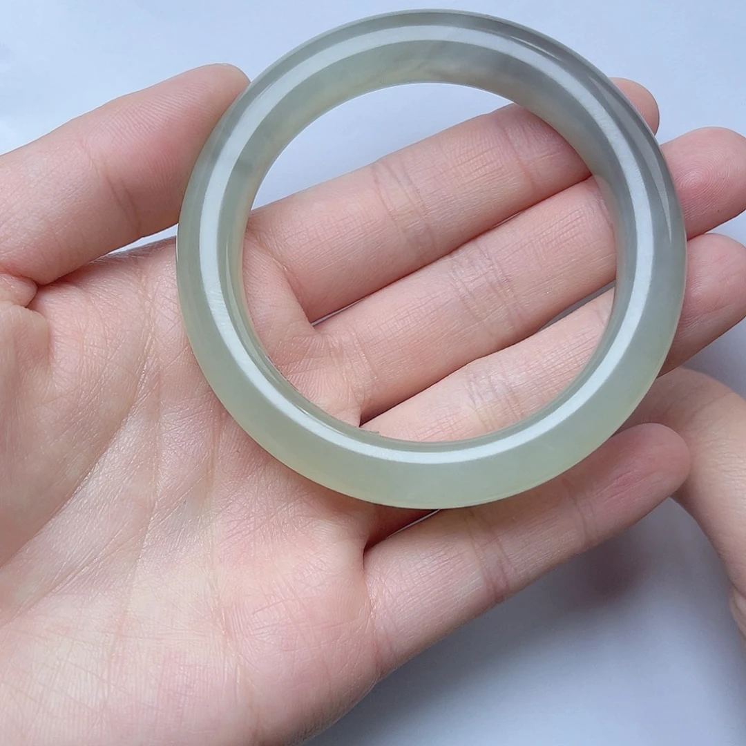 和田玉手镯56圈口。k k未镶嵌