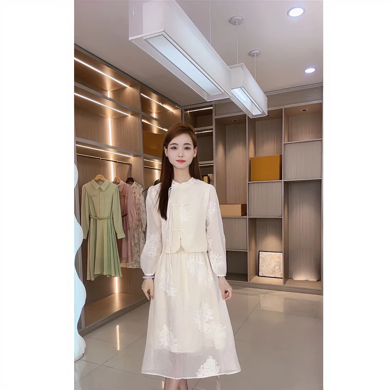 2025时尚套装裙春季立领国风盘扣刺绣衬衫上衣半身裙两件套女