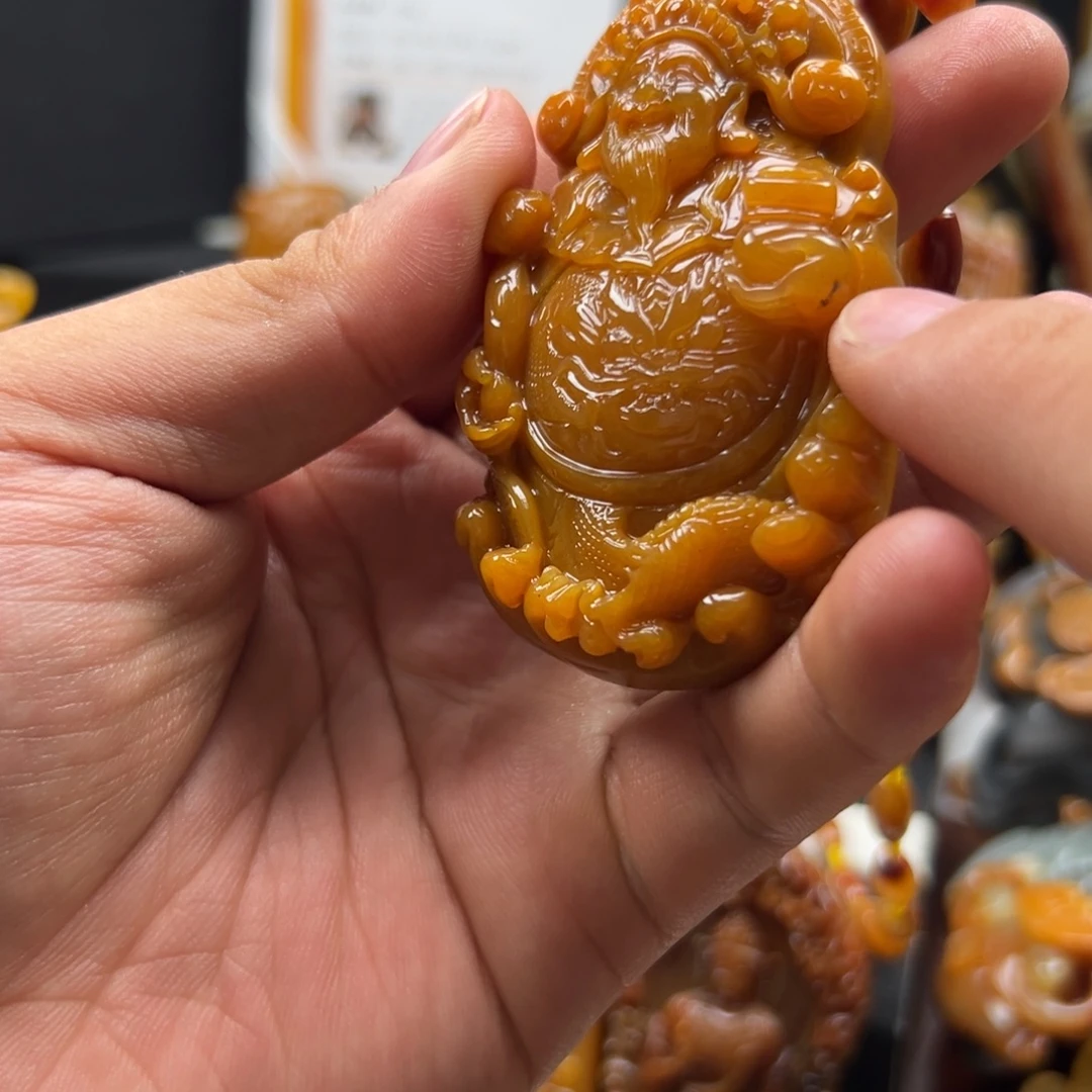 未镶嵌石英质玉（黄龙玉）黄龙玉