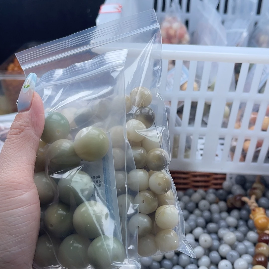 白玉菩提吊坠z微瑕锅底12mm/100颗