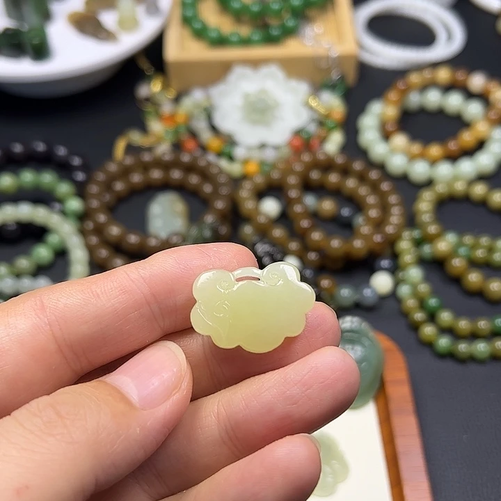 和田玉未镶嵌颈饰