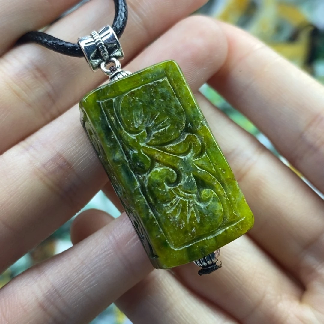 翡翠未镶嵌颈饰竹**梦