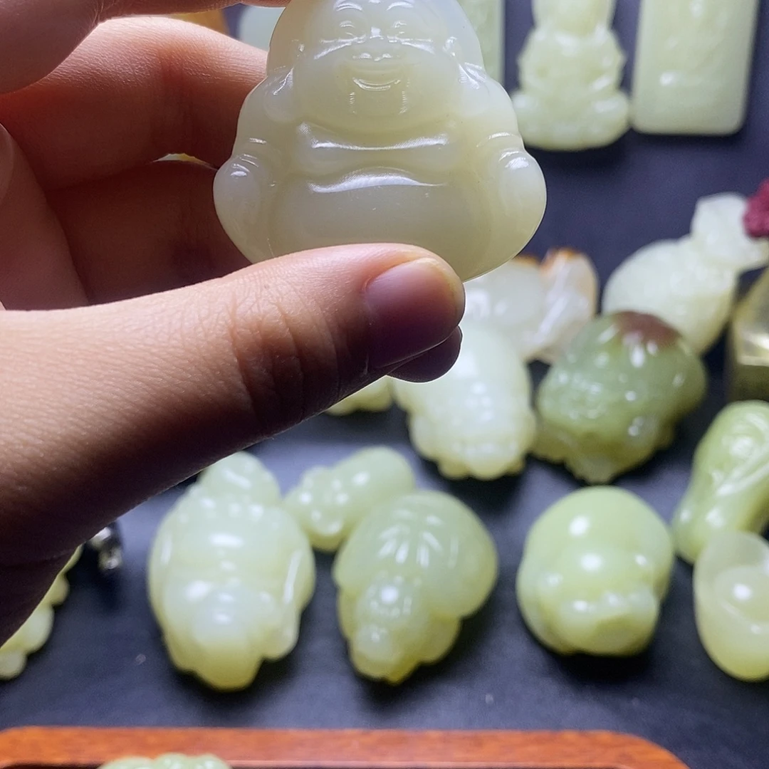高***店查罗石未镶嵌颈饰