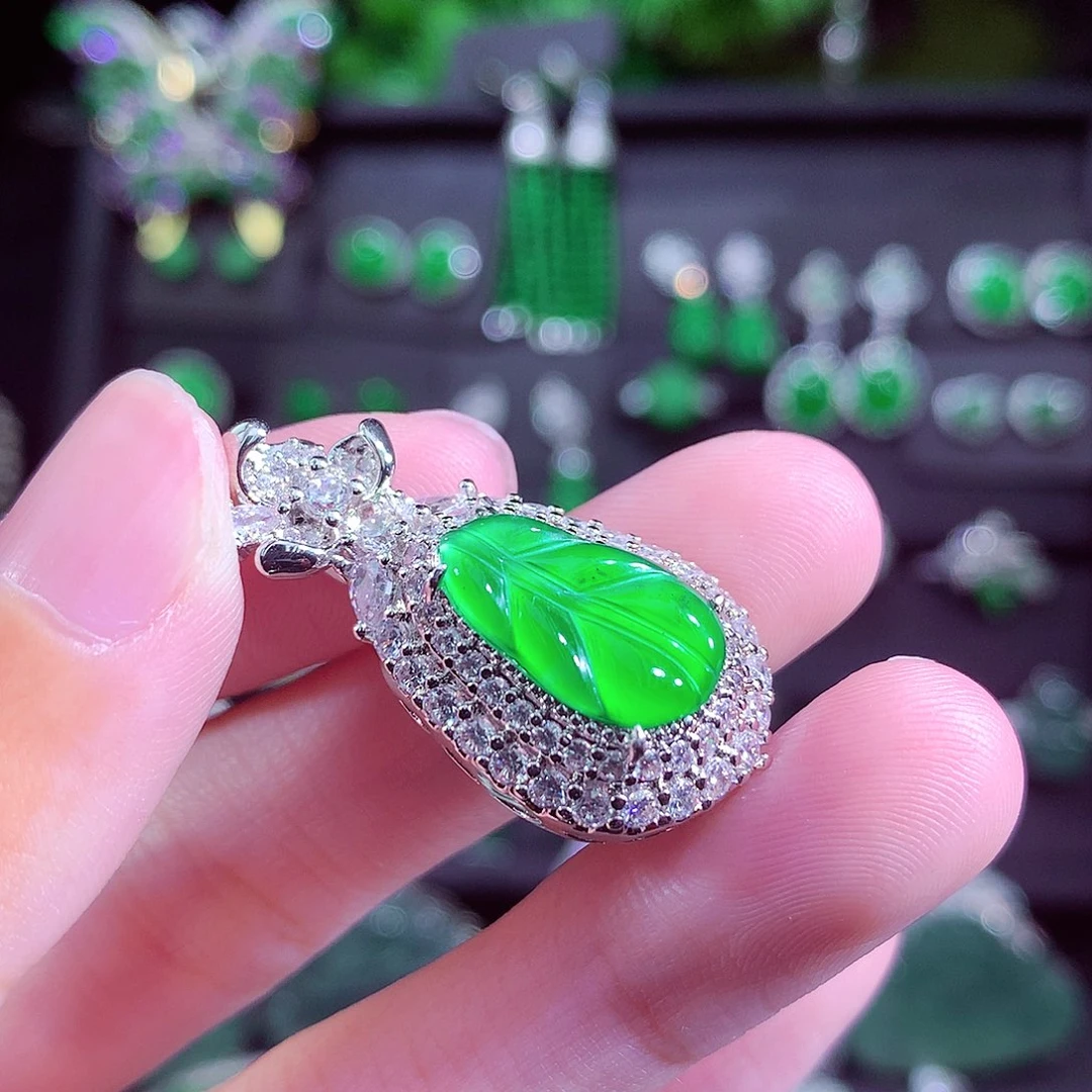 颈饰未镶嵌翡翠挂件