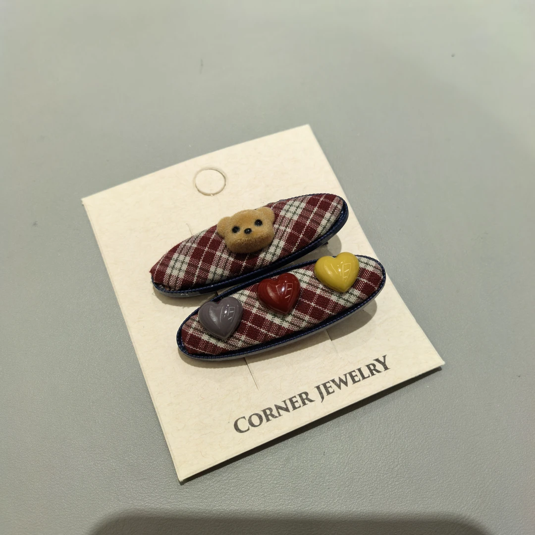 E430红色格子爱心小熊边夹一对