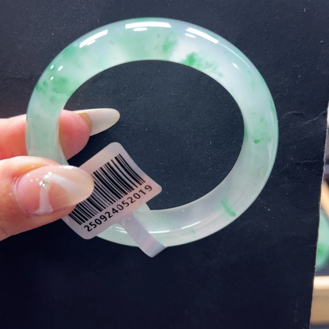 零***爽石英质玉未镶嵌手镯