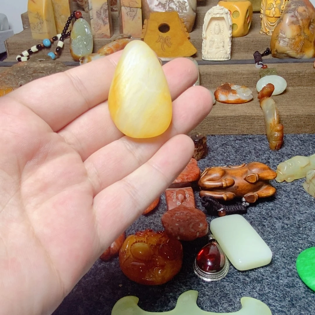 白玉菩提吊坠收藏