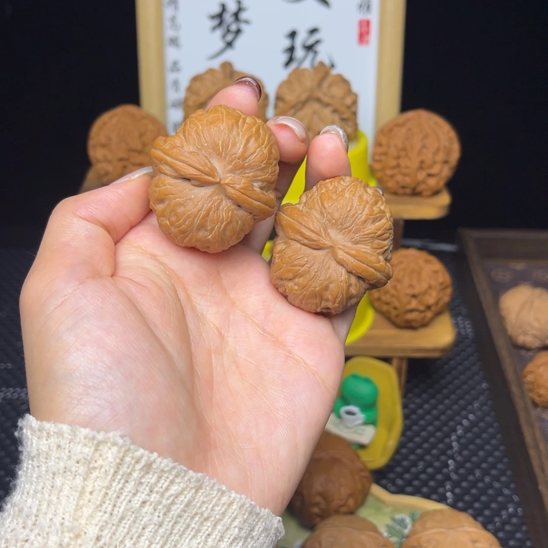 文玩核桃吊坠元宝42全白茬