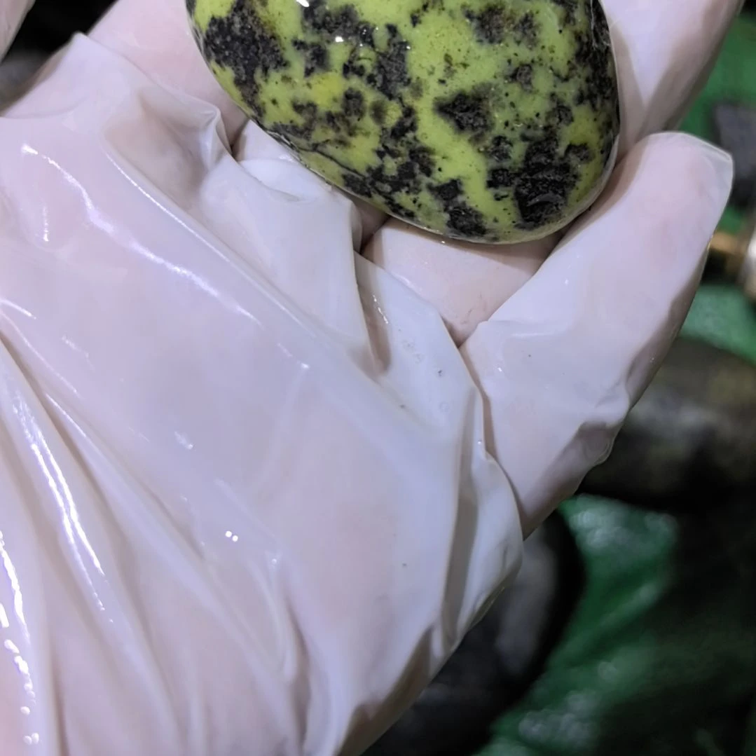 玄***真有机玻璃藏玉药王石原石手把件