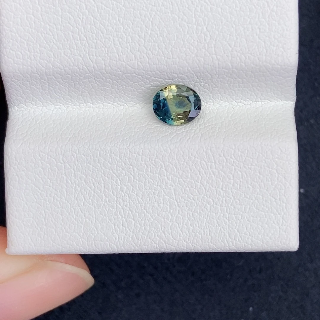 蓝宝石裸石0.56 ct