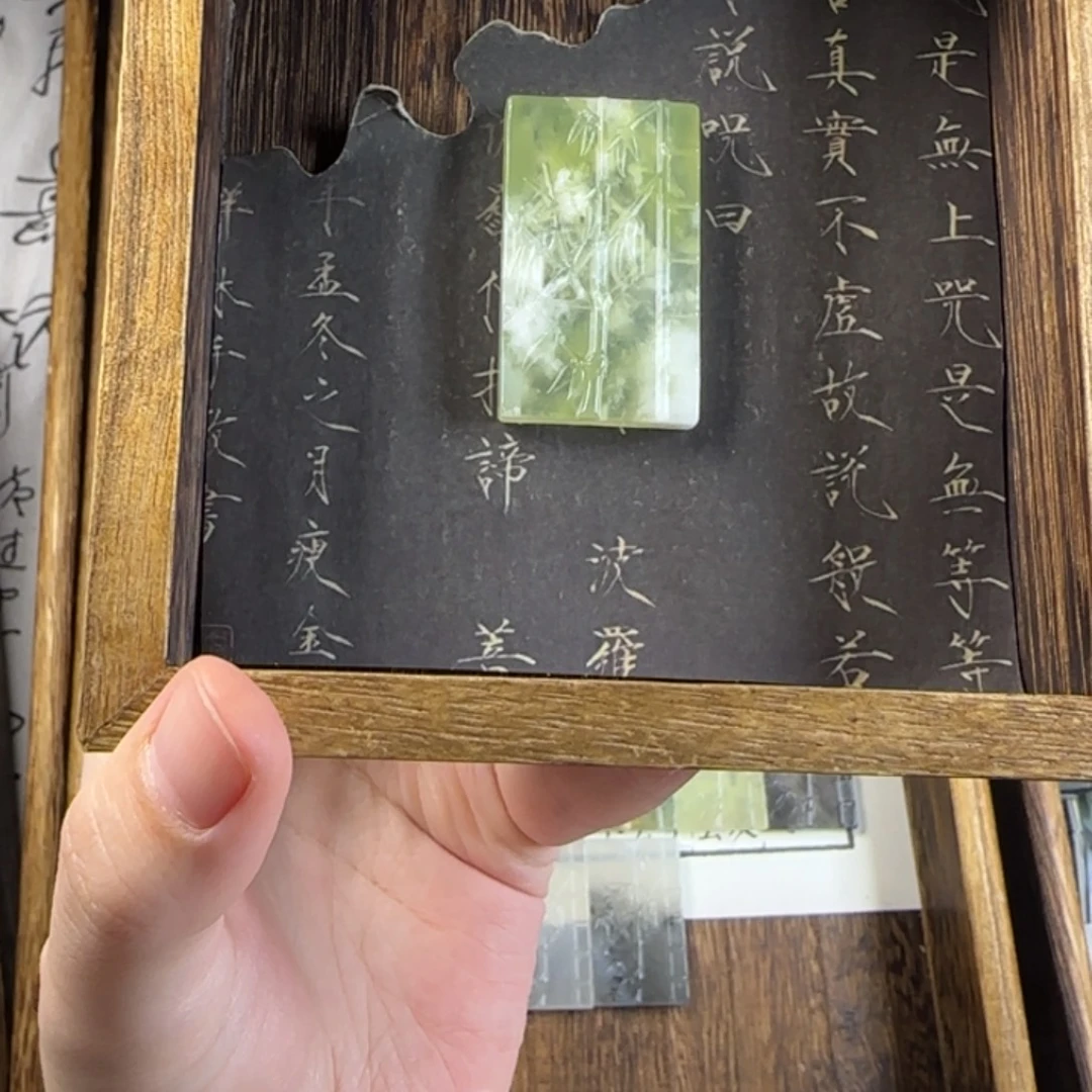 这***吃蛇纹石玉合金颈饰