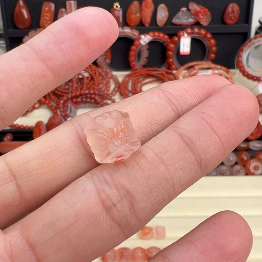 遇***天南红玛瑙未镶嵌颈饰醒狮头