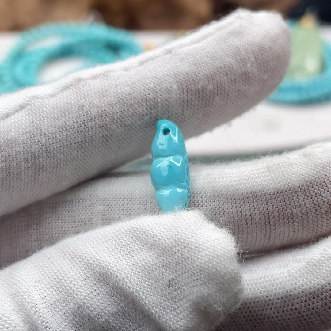 绿松石未镶嵌颈饰