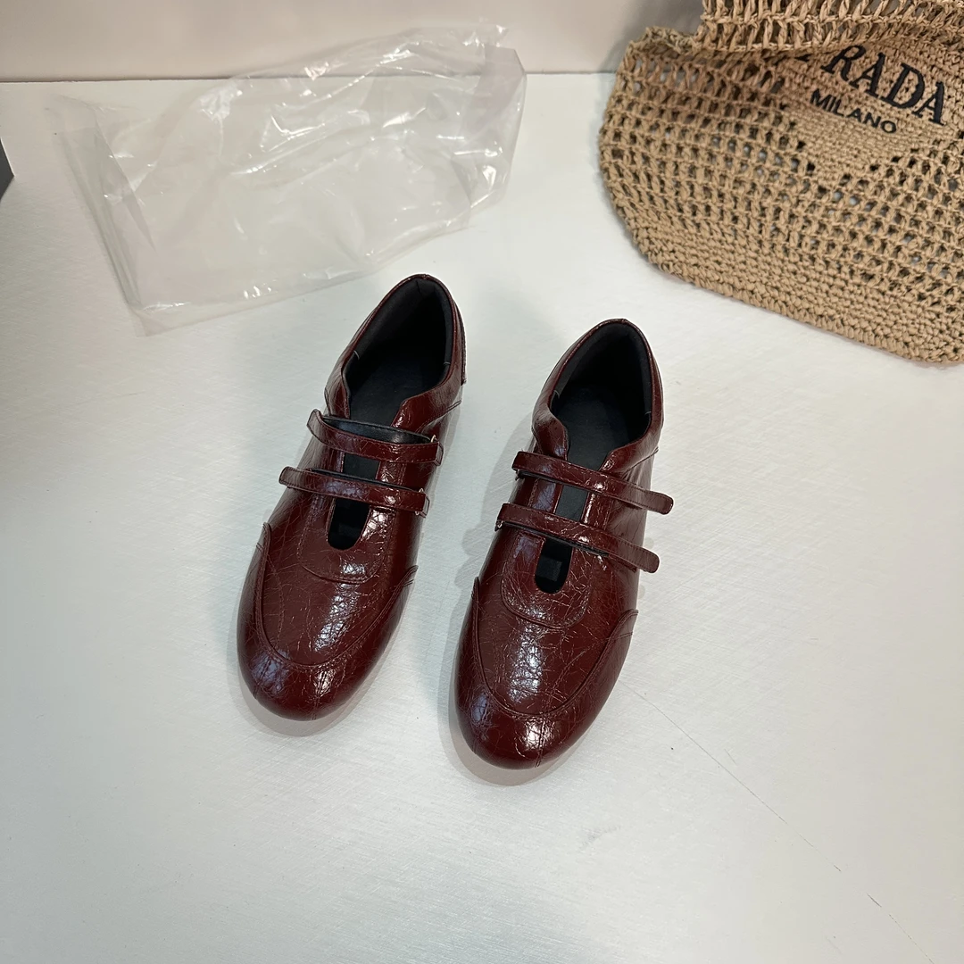 设计感平底圆头芭蕾舞鞋休闲德训红色真皮单鞋女鞋