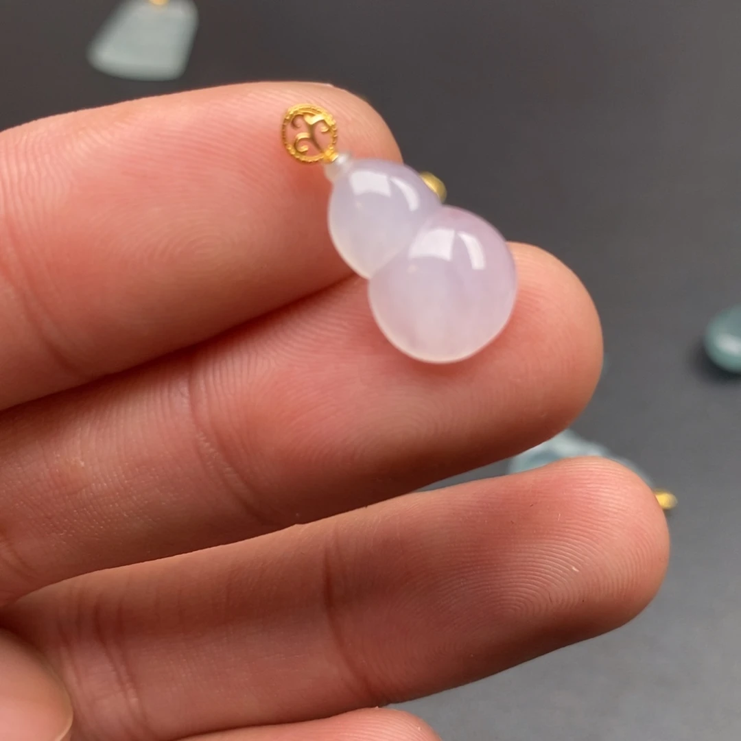 颈饰18K金镶嵌翡翠